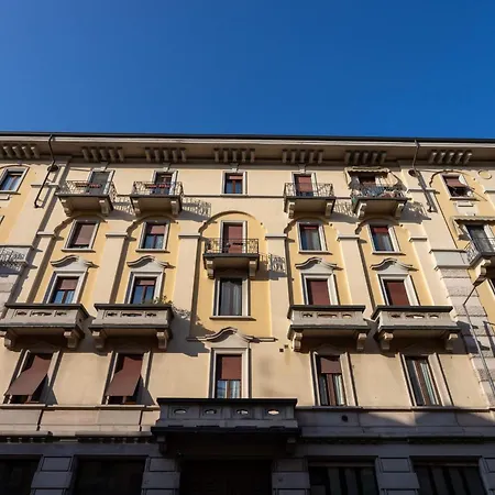Daire Dante's Skyview - Mansarda Stazione Novara